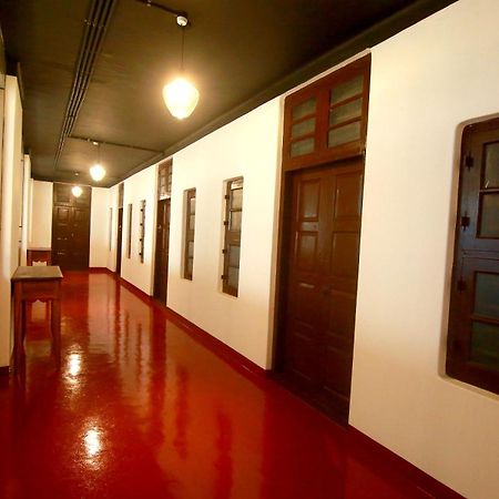 The Metro Pod - Backpackers A/C Dormitory Kochi Εξωτερικό φωτογραφία