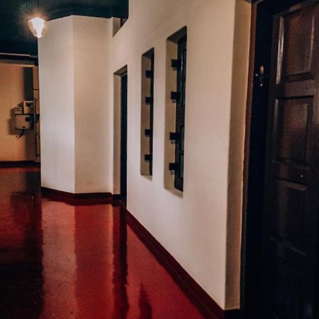The Metro Pod - Backpackers A/C Dormitory Kochi Εξωτερικό φωτογραφία