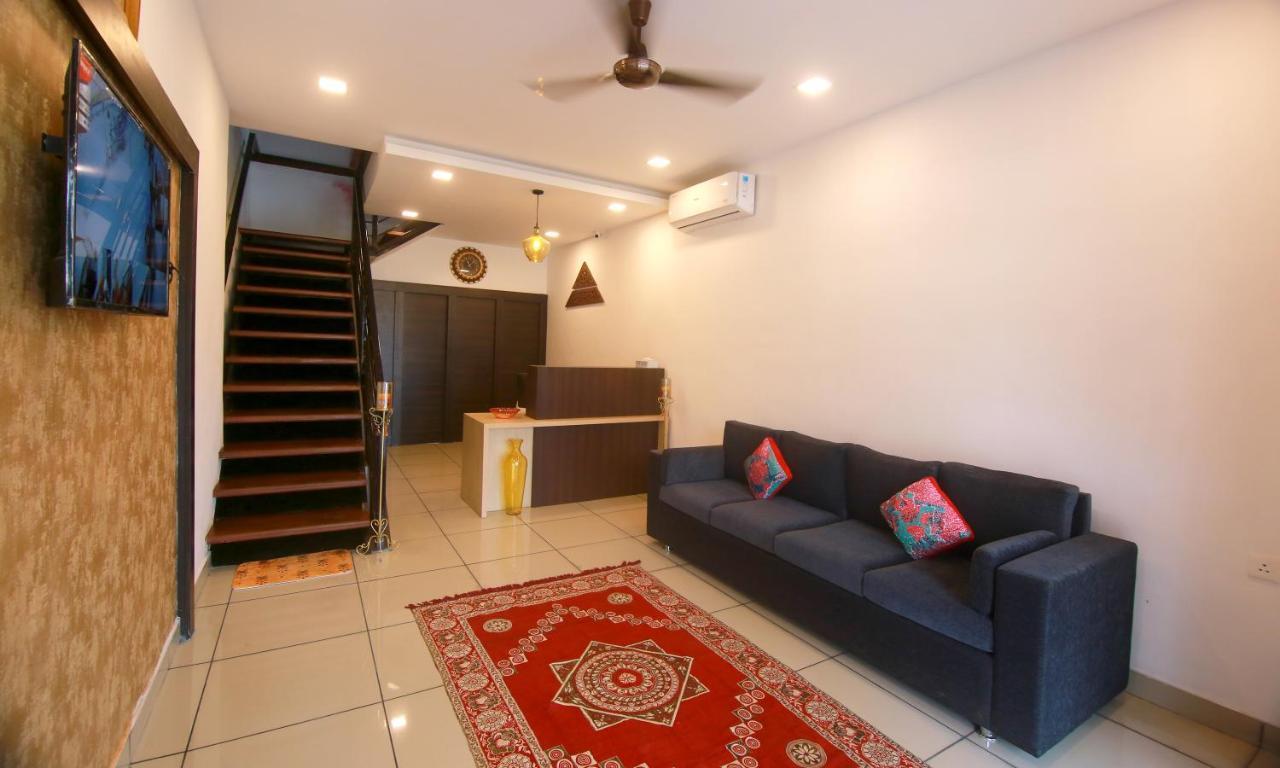 The Metro Pod - Backpackers A/C Dormitory Kochi Εξωτερικό φωτογραφία