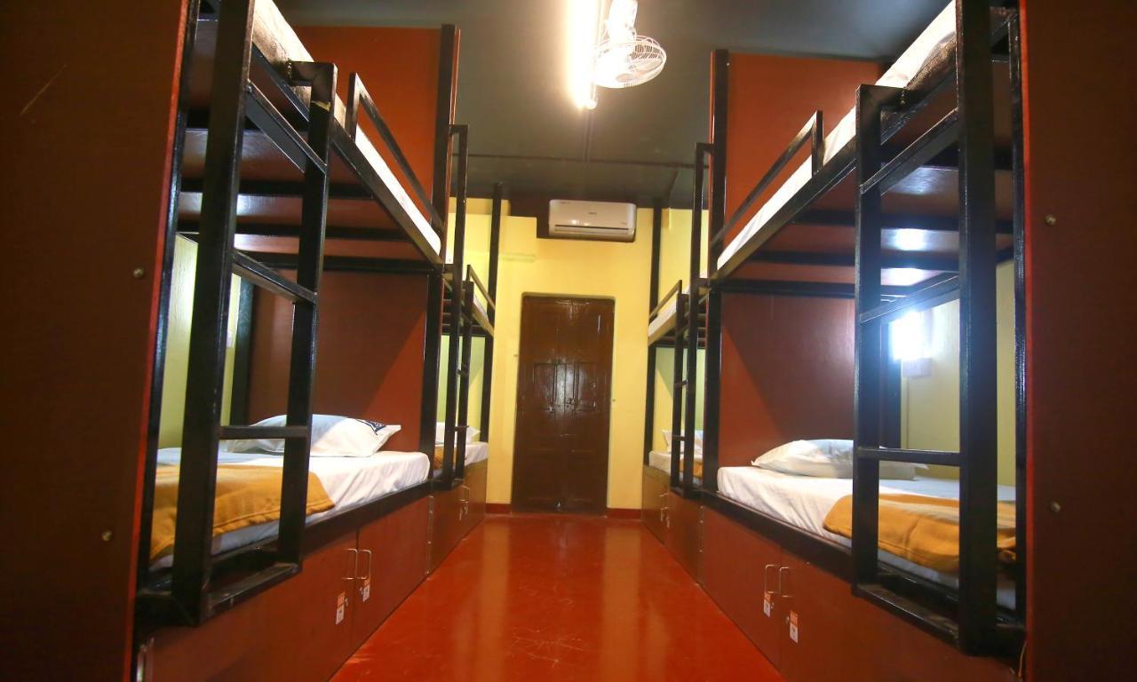 The Metro Pod - Backpackers A/C Dormitory Kochi Εξωτερικό φωτογραφία