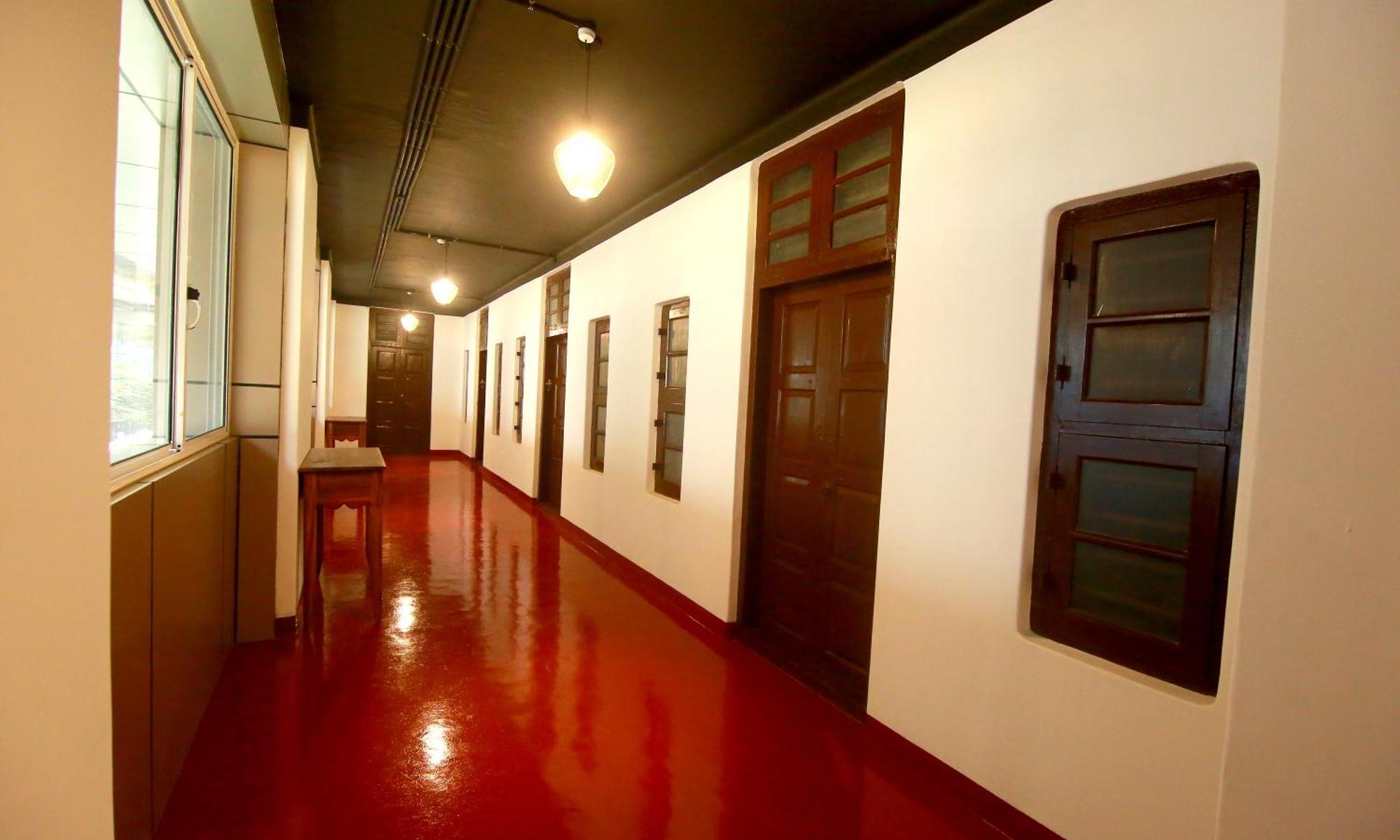 The Metro Pod - Backpackers A/C Dormitory Kochi Εξωτερικό φωτογραφία