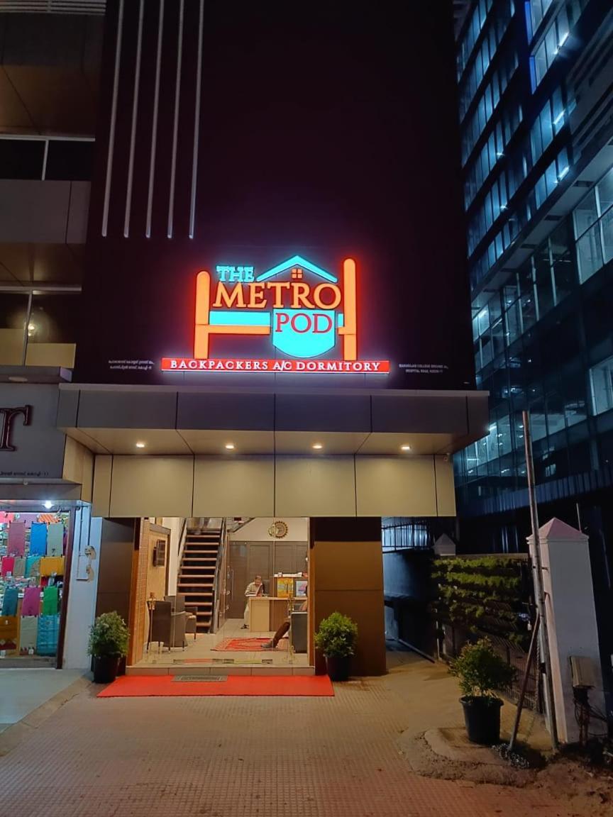 The Metro Pod - Backpackers A/C Dormitory Kochi Εξωτερικό φωτογραφία