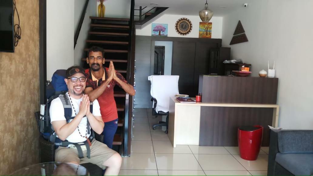 The Metro Pod - Backpackers A/C Dormitory Kochi Εξωτερικό φωτογραφία