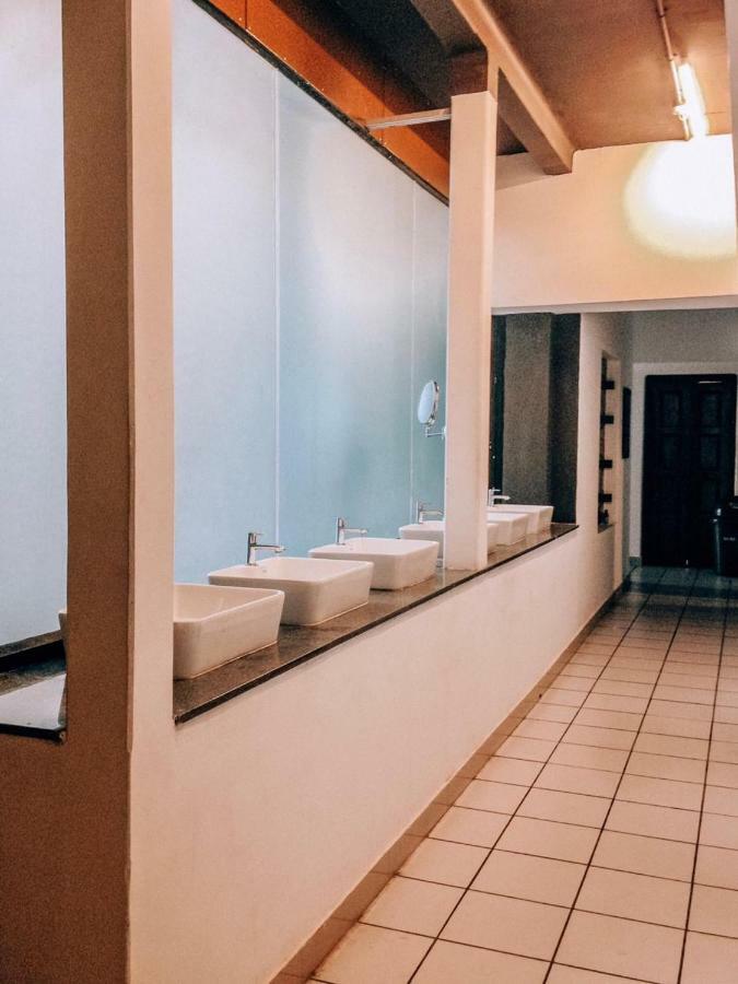 The Metro Pod - Backpackers A/C Dormitory Kochi Εξωτερικό φωτογραφία