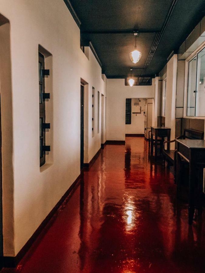 The Metro Pod - Backpackers A/C Dormitory Kochi Εξωτερικό φωτογραφία