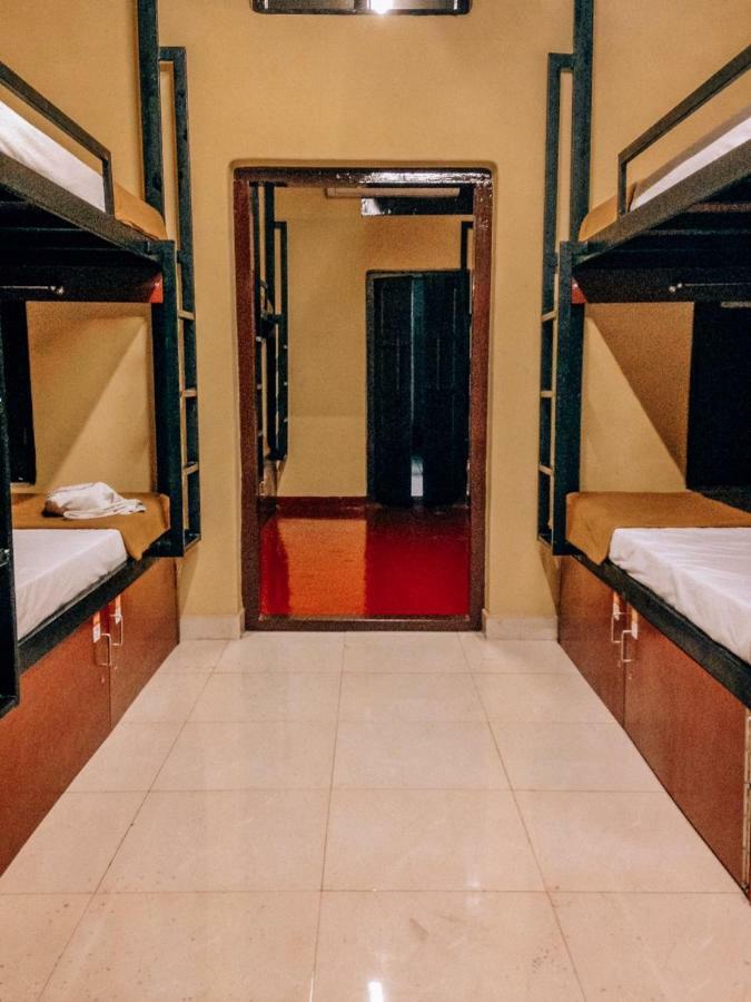 The Metro Pod - Backpackers A/C Dormitory Kochi Εξωτερικό φωτογραφία