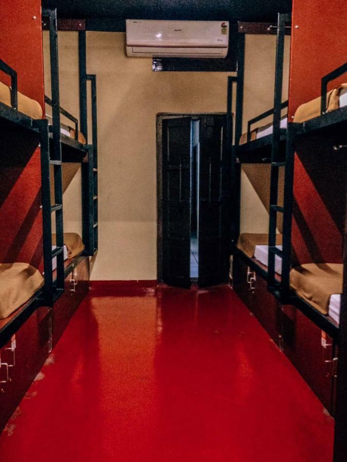 The Metro Pod - Backpackers A/C Dormitory Kochi Εξωτερικό φωτογραφία