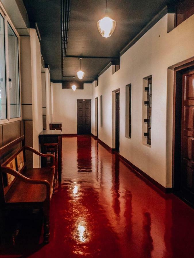 The Metro Pod - Backpackers A/C Dormitory Kochi Εξωτερικό φωτογραφία