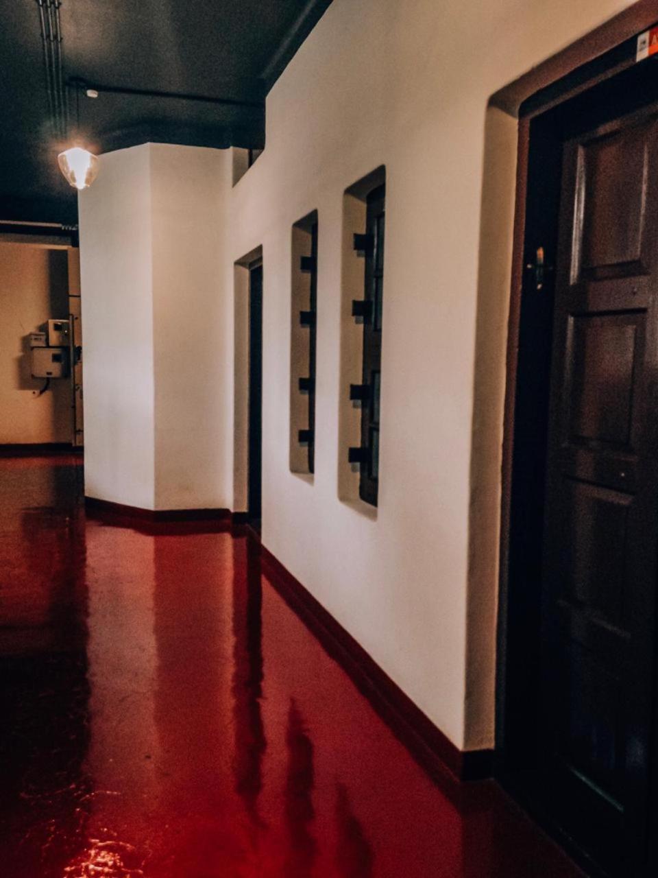 The Metro Pod - Backpackers A/C Dormitory Kochi Εξωτερικό φωτογραφία