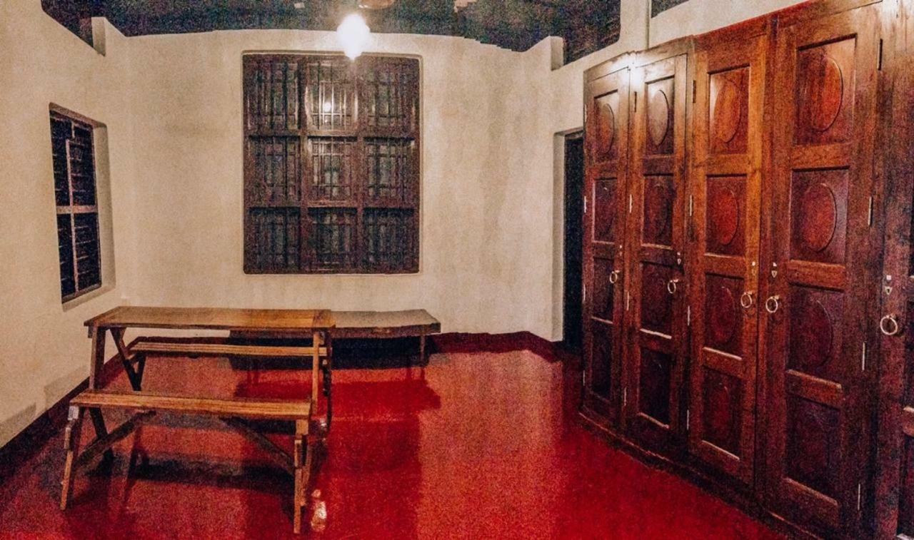 The Metro Pod - Backpackers A/C Dormitory Kochi Εξωτερικό φωτογραφία